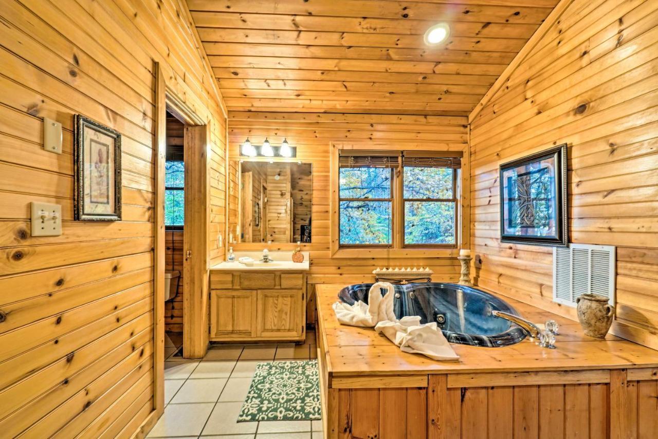 Grin N Bear It Cabin With Hot Tub And Fire Pit! Pigeon Forge Eksteriør bilde