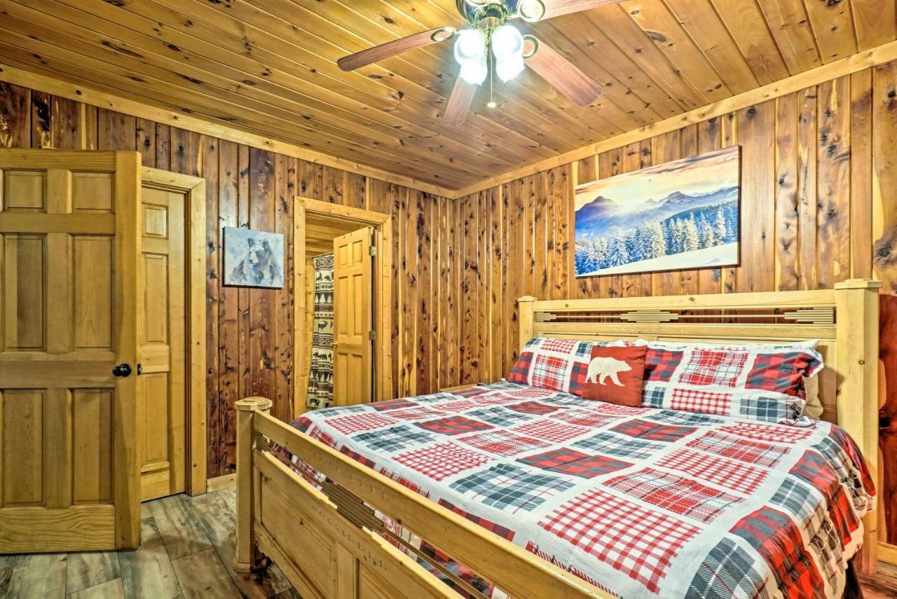 Grin N Bear It Cabin With Hot Tub And Fire Pit! Pigeon Forge Eksteriør bilde