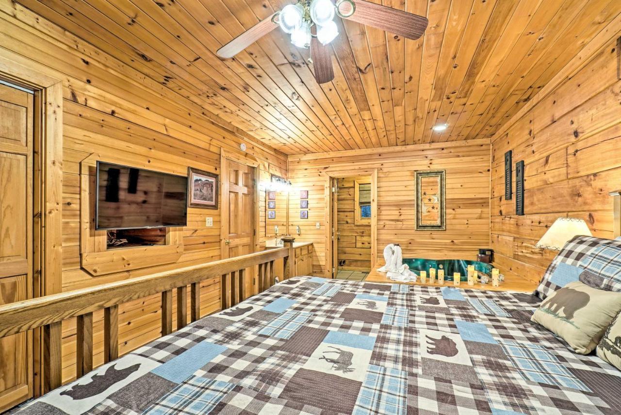 Grin N Bear It Cabin With Hot Tub And Fire Pit! Pigeon Forge Eksteriør bilde