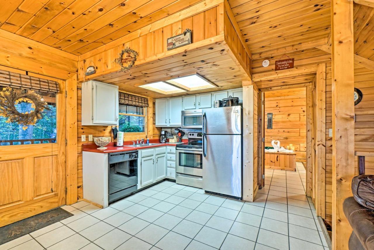 Grin N Bear It Cabin With Hot Tub And Fire Pit! Pigeon Forge Eksteriør bilde